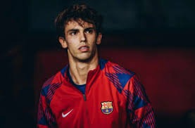 英超第13轮切尔西对阵阿森纳，双方均状态出色，争夺争冠席位，赛果待定。